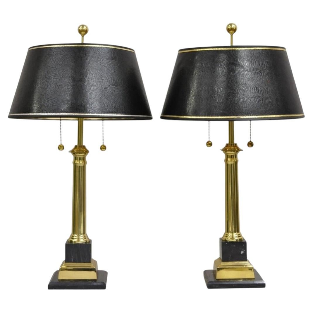Paire de lampes de table à colonne en laiton Empire français et en marbre noir italien en vente