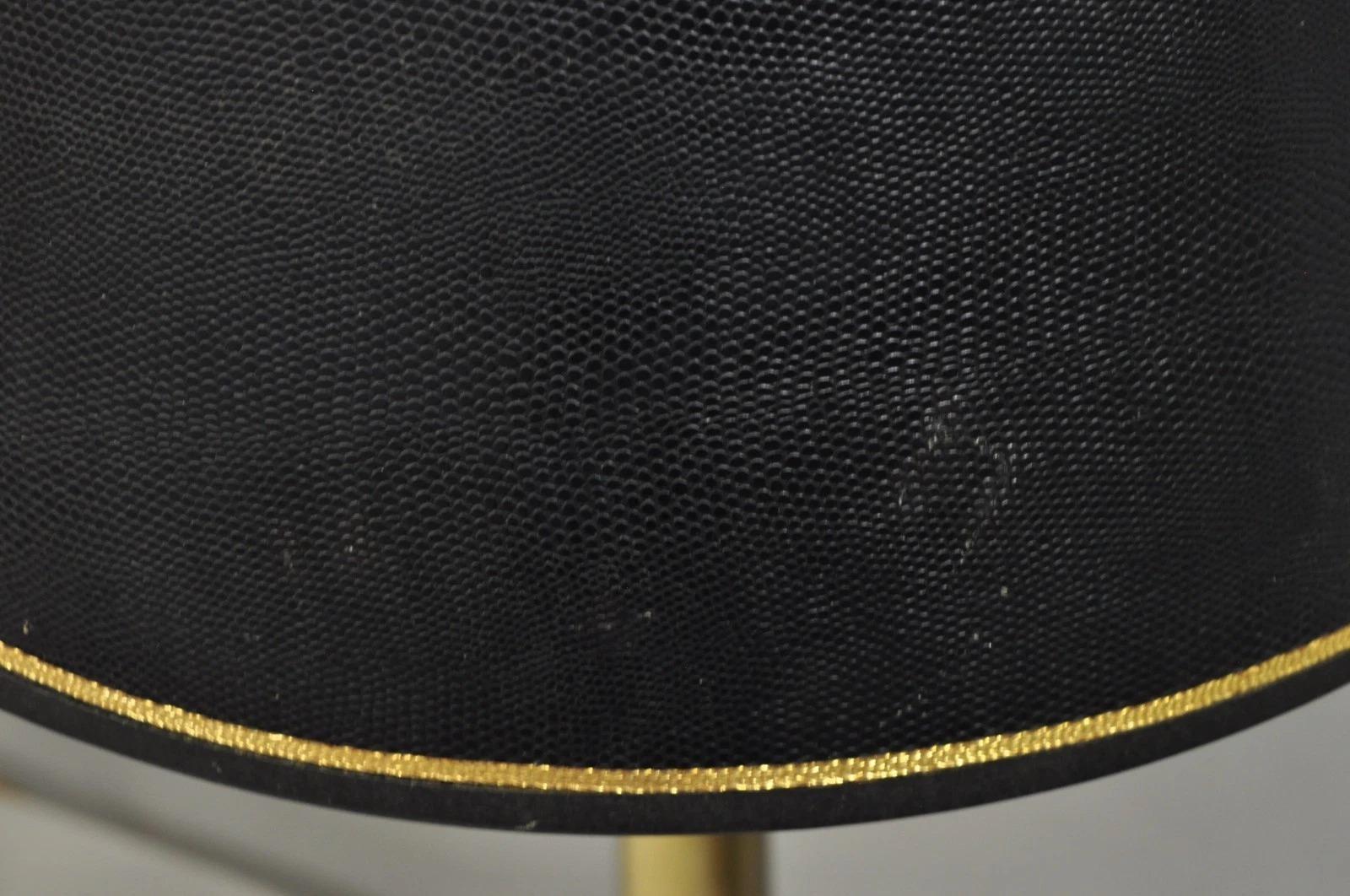 Pareja de lámparas de sobremesa de columna de mármol negro italiano y latón del Imperio francés (B) en venta 8