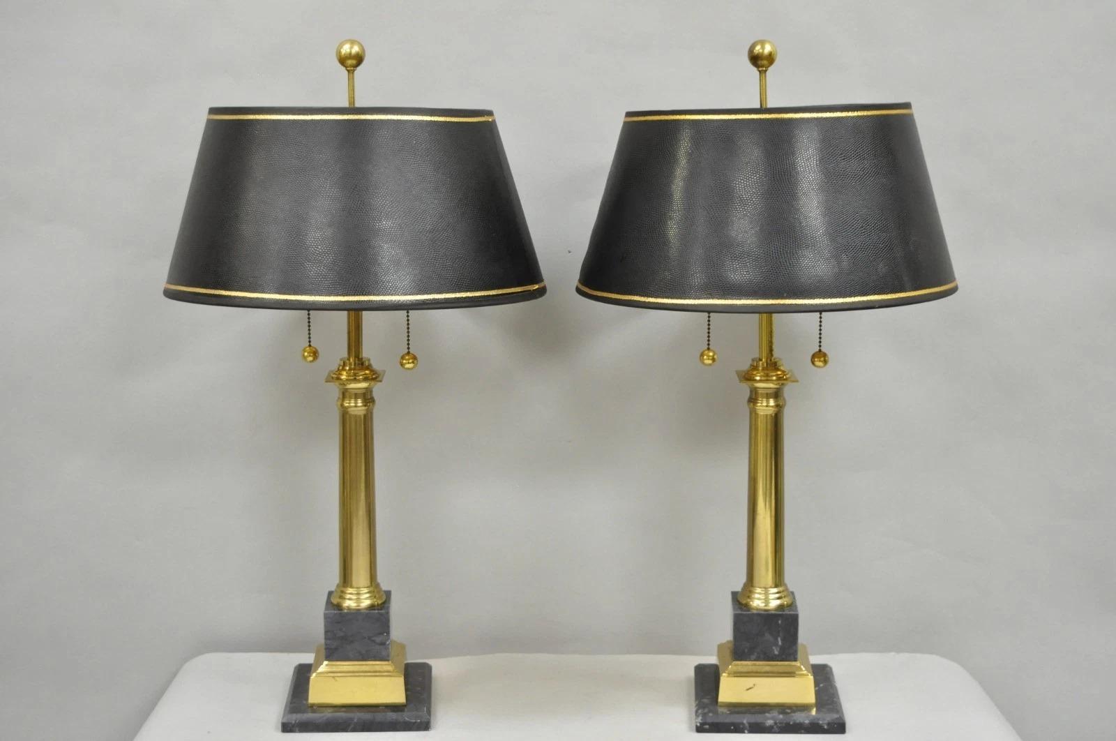 Pareja de lámparas de sobremesa de columna de mármol negro italiano y latón del Imperio francés (B) en venta 11