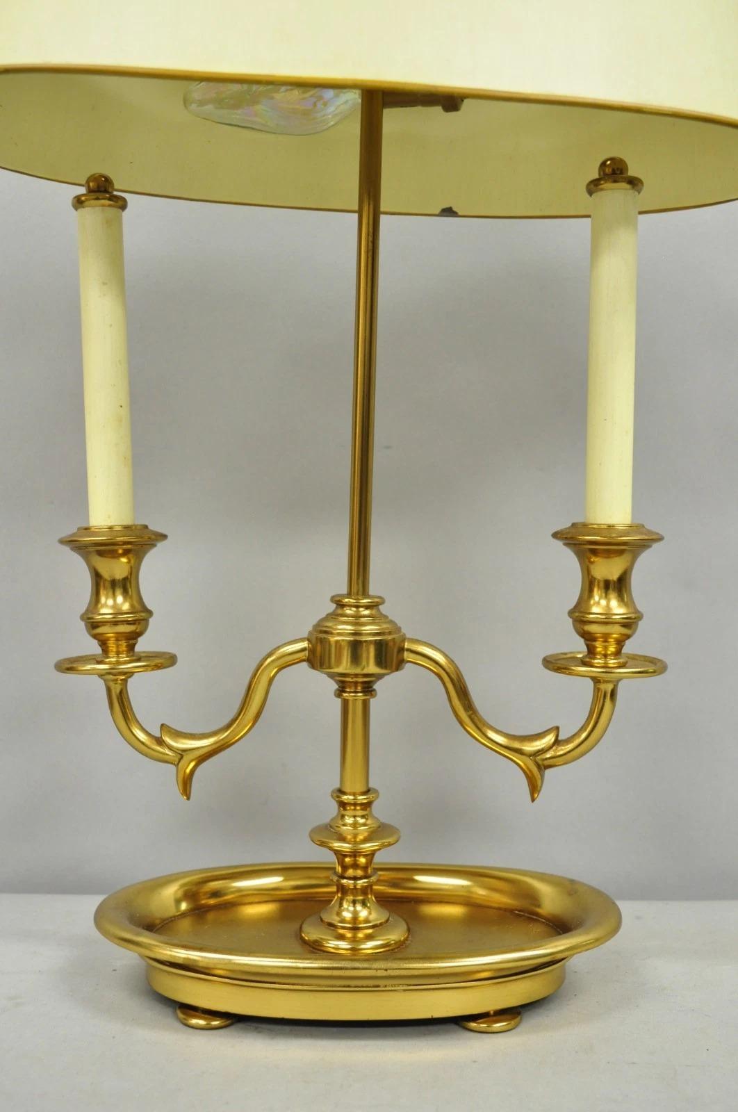 Stile impero Lampada da tavolo vintage Impero francese in ottone e metallo, candeliere Bouillotte in vendita