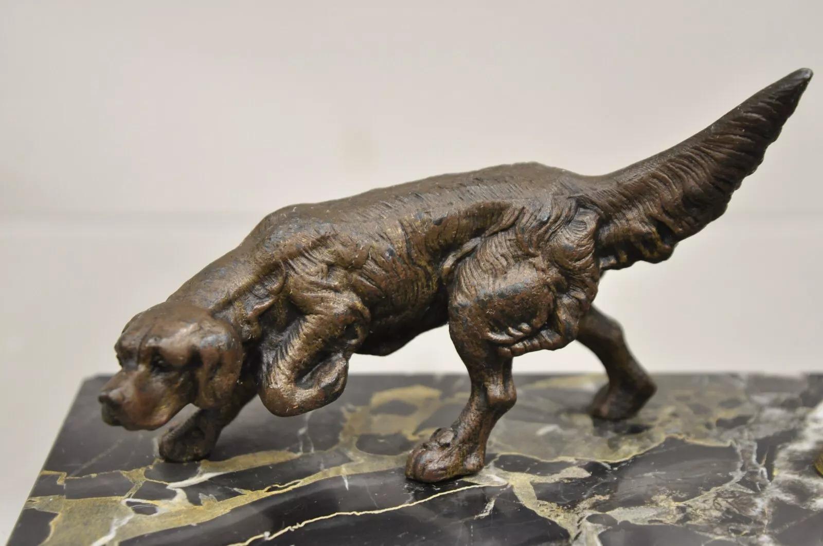 Inconnu Porte-stylos de bureau en bronze Empire français pour chien de chasse sur socle en marbre en vente