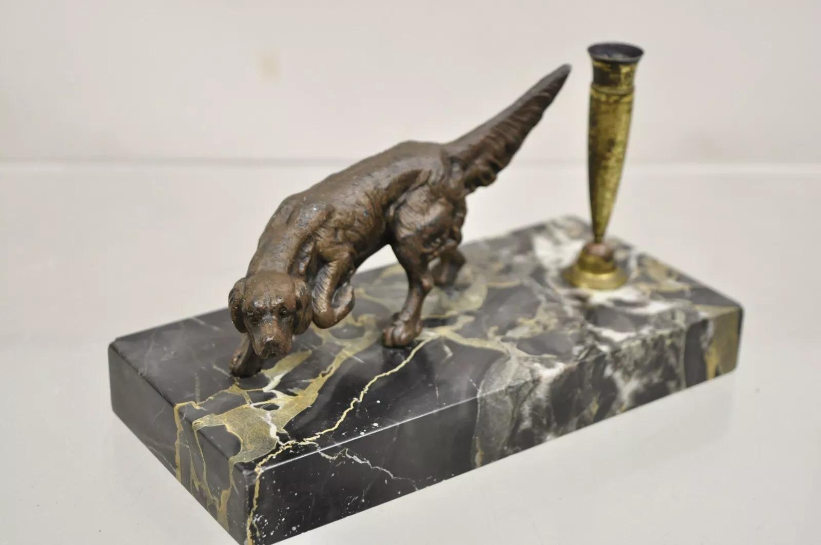 Porte-stylos de bureau en bronze Empire français pour chien de chasse sur socle en marbre en vente 1