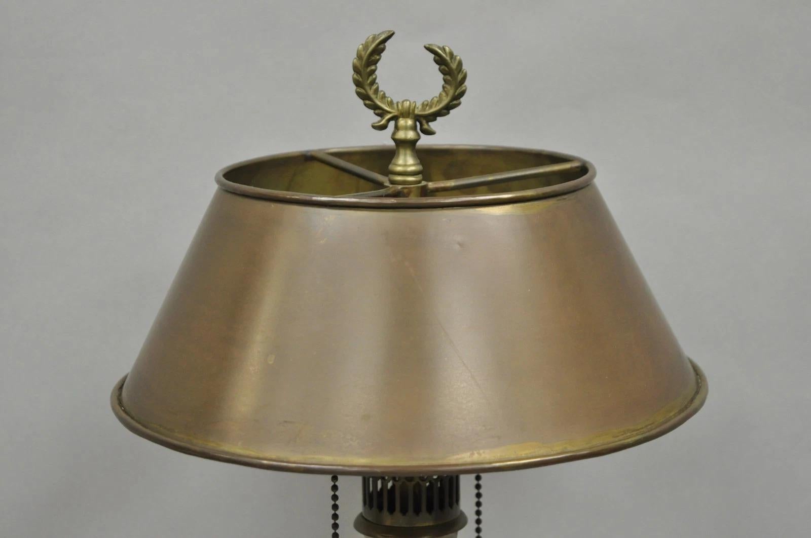 Vintage French Empire Brüniertes Messing Kleine Bouillotte Schwarze Säule Tischlampe (Unbekannt) im Angebot