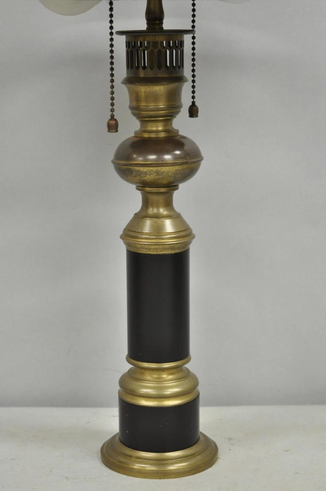 Vintage French Empire Brüniertes Messing Kleine Bouillotte Schwarze Säule Tischlampe im Zustand „Gut“ im Angebot in Philadelphia, PA