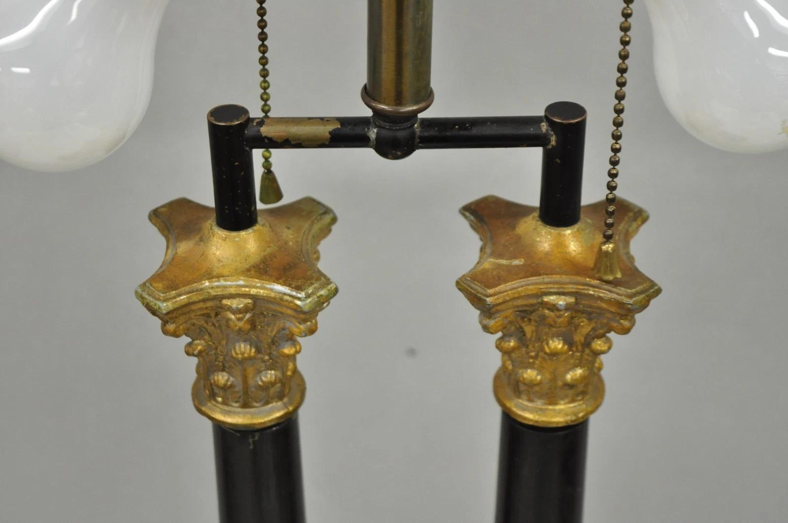 Vintage Französisch Empire Doppel hölzerne korinthische Säule Schwarz & Gold Tischlampe im Angebot 2