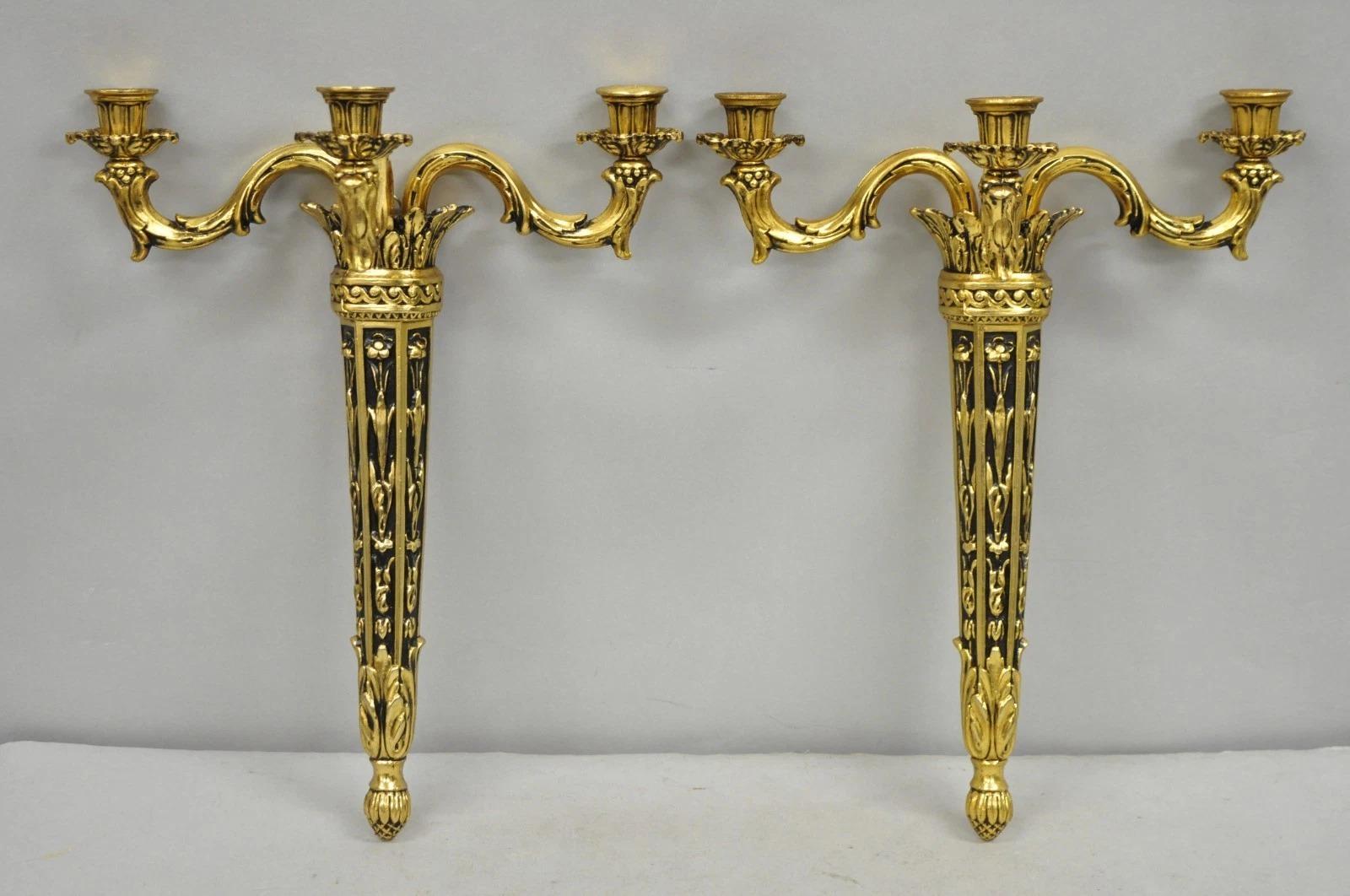 Paire d'appliques murales Empire en métal doré à 3 bras de torche en vente 3