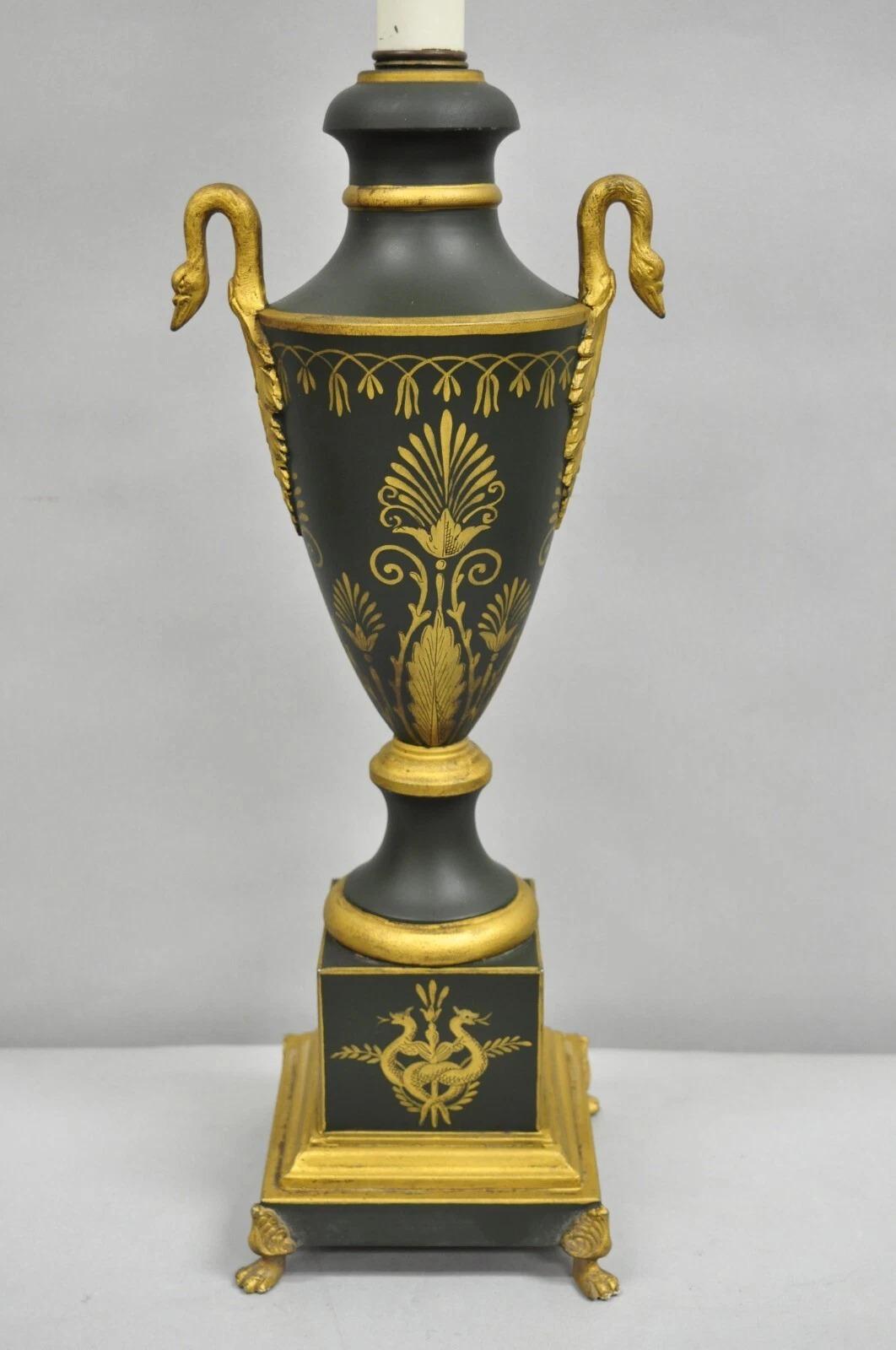 Vintage Französisch Empire Grün Tole Metall Gold Swan gemalt Urne Tischlampe (Unbekannt) im Angebot