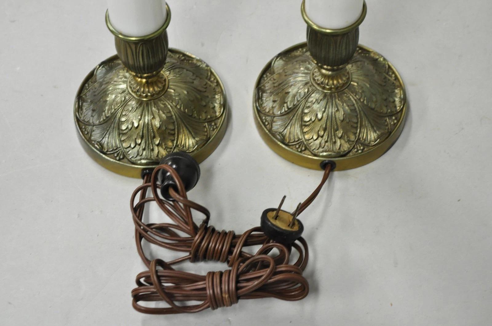 Vintage Italian Lamps a colonna in alabastro intagliato - una coppia in vendita 3