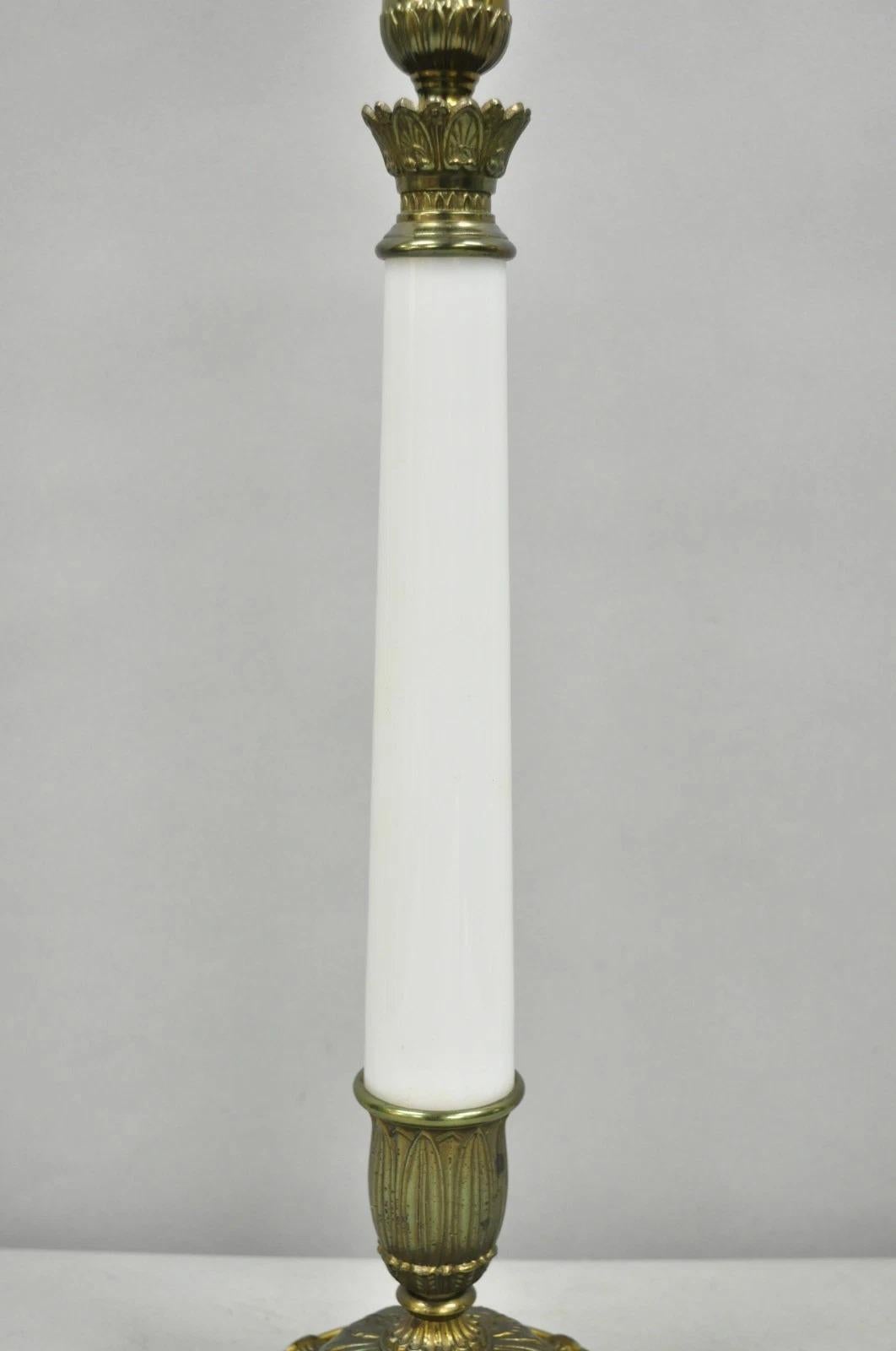 Vintage Italian Lamps a colonna in alabastro intagliato - una coppia In condizioni buone in vendita a Philadelphia, PA