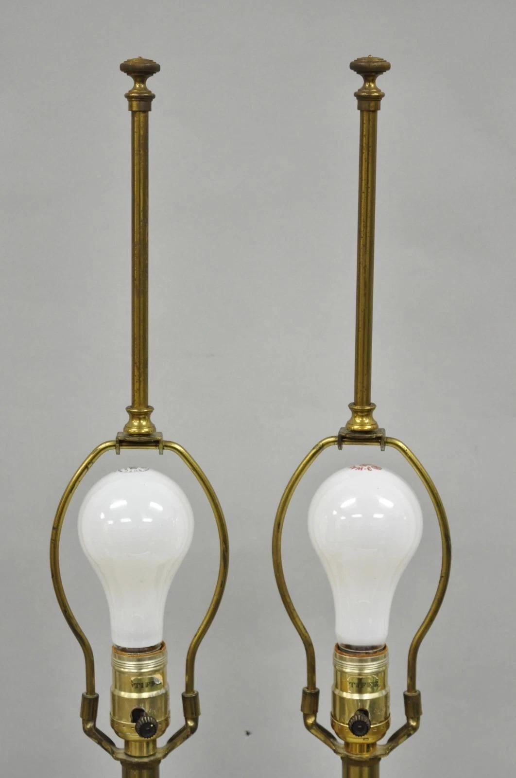 XX secolo Vintage Italian Lamps a colonna in alabastro intagliato - una coppia in vendita