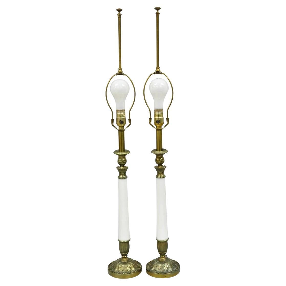 Vintage Italian Lamps a colonna in alabastro intagliato - una coppia in vendita