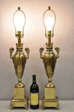 Lámparas de sobremesa neoclásicas de latón con forma de urna, estilo Imperio francés vintage, de Tyndale - Pareja