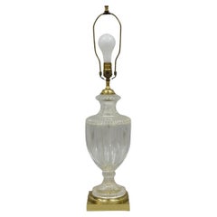 Lámpara de sobremesa de latón con urna de cristal facetado de estilo Imperio francés vintage