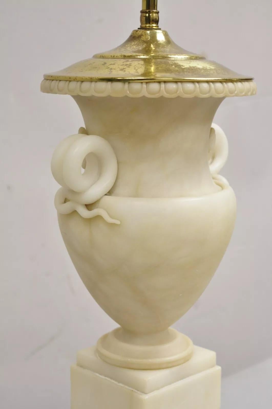 Vintage French Empire Neoclassical Italian Alabaster Marble Urn Table Lamp in vendita 4