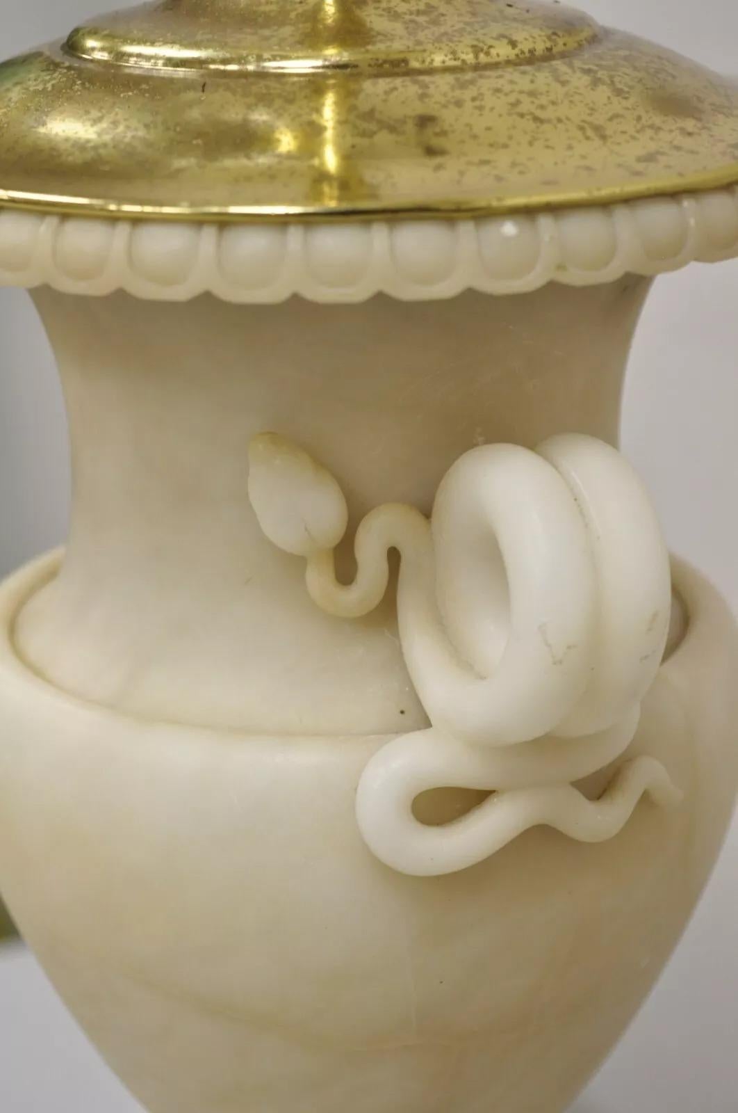 Sconosciuto Vintage French Empire Neoclassical Italian Alabaster Marble Urn Table Lamp in vendita
