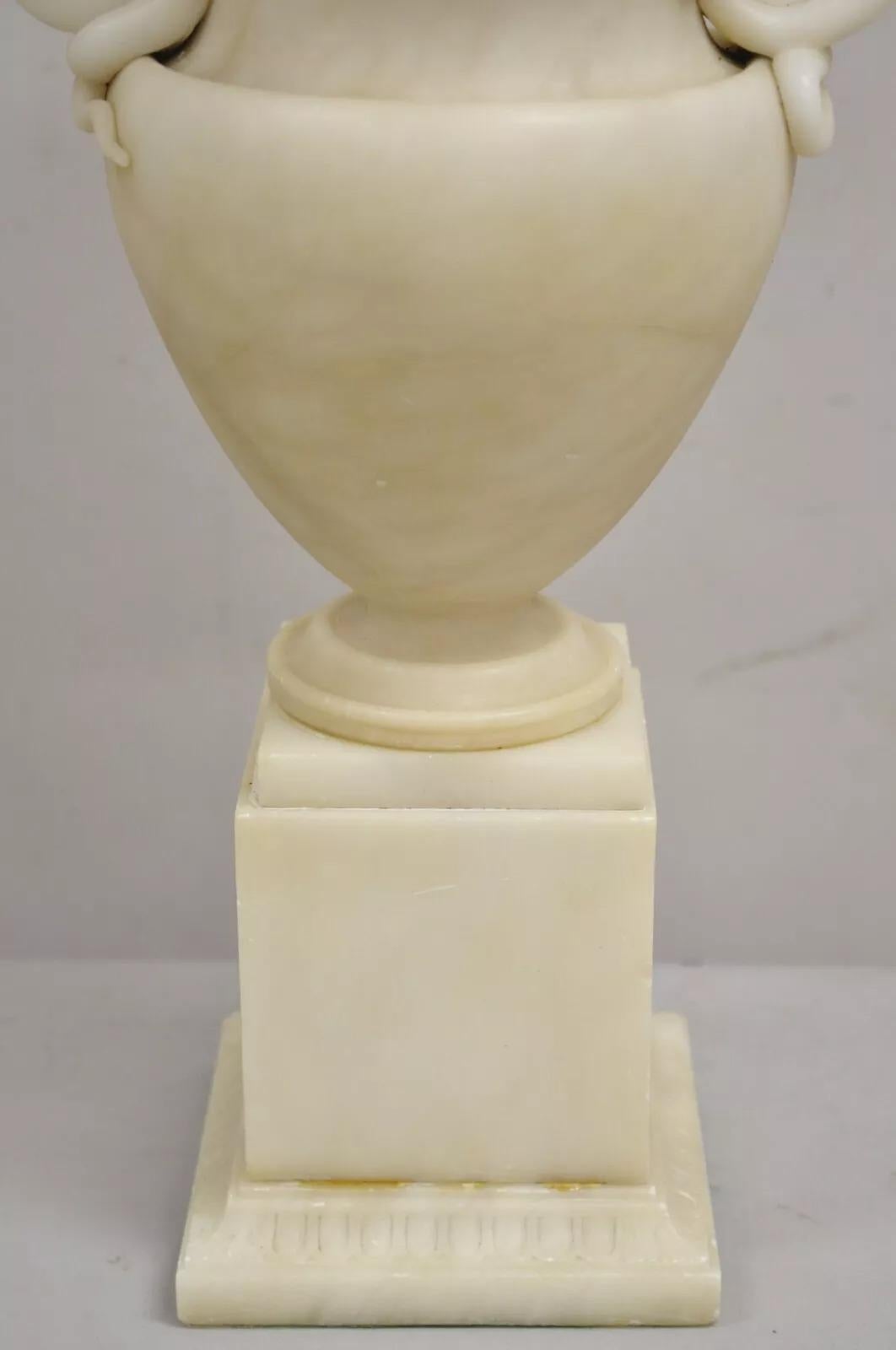 Vintage French Empire Neoclassical Italian Alabaster Marble Urn Table Lamp in vendita 1