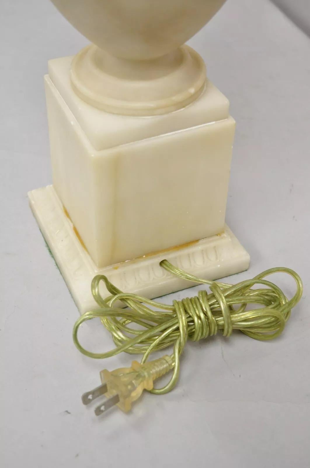 Vintage French Empire Neoclassical Italian Alabaster Marble Urn Table Lamp in vendita 2