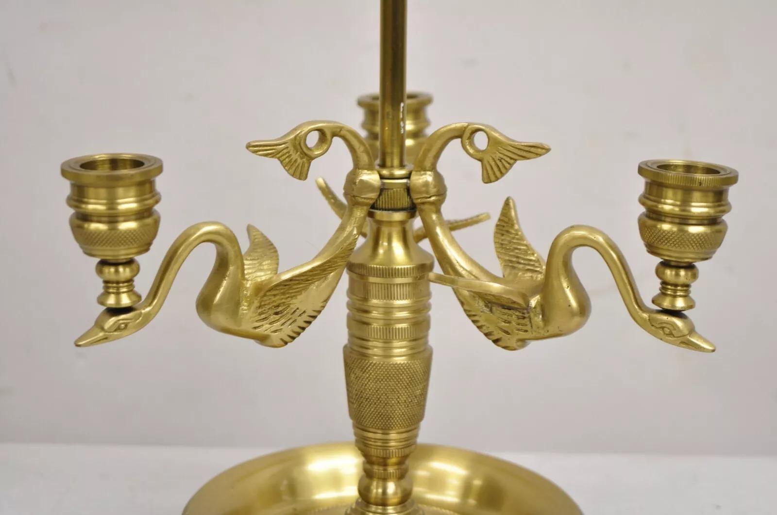 Sconosciuto Lampada da scrivania a triplo candelabro Bouillotte in stile Impero Regency francese vintage in vendita