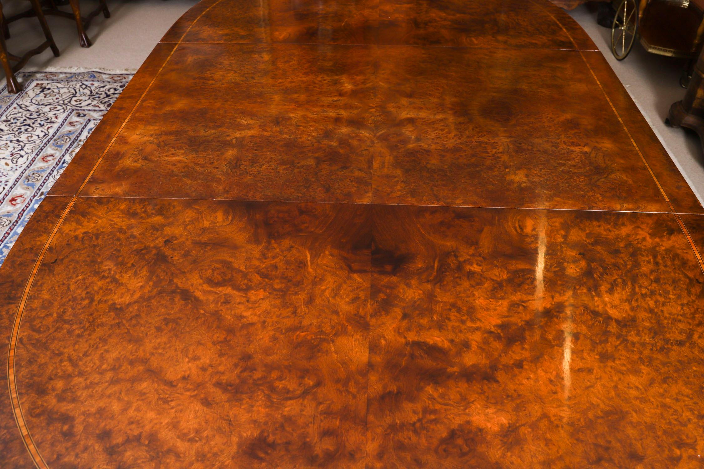 Vintage Französisch Empire Revival Burr Walnuss Esstisch & 6 Stühle 20. im Angebot 6