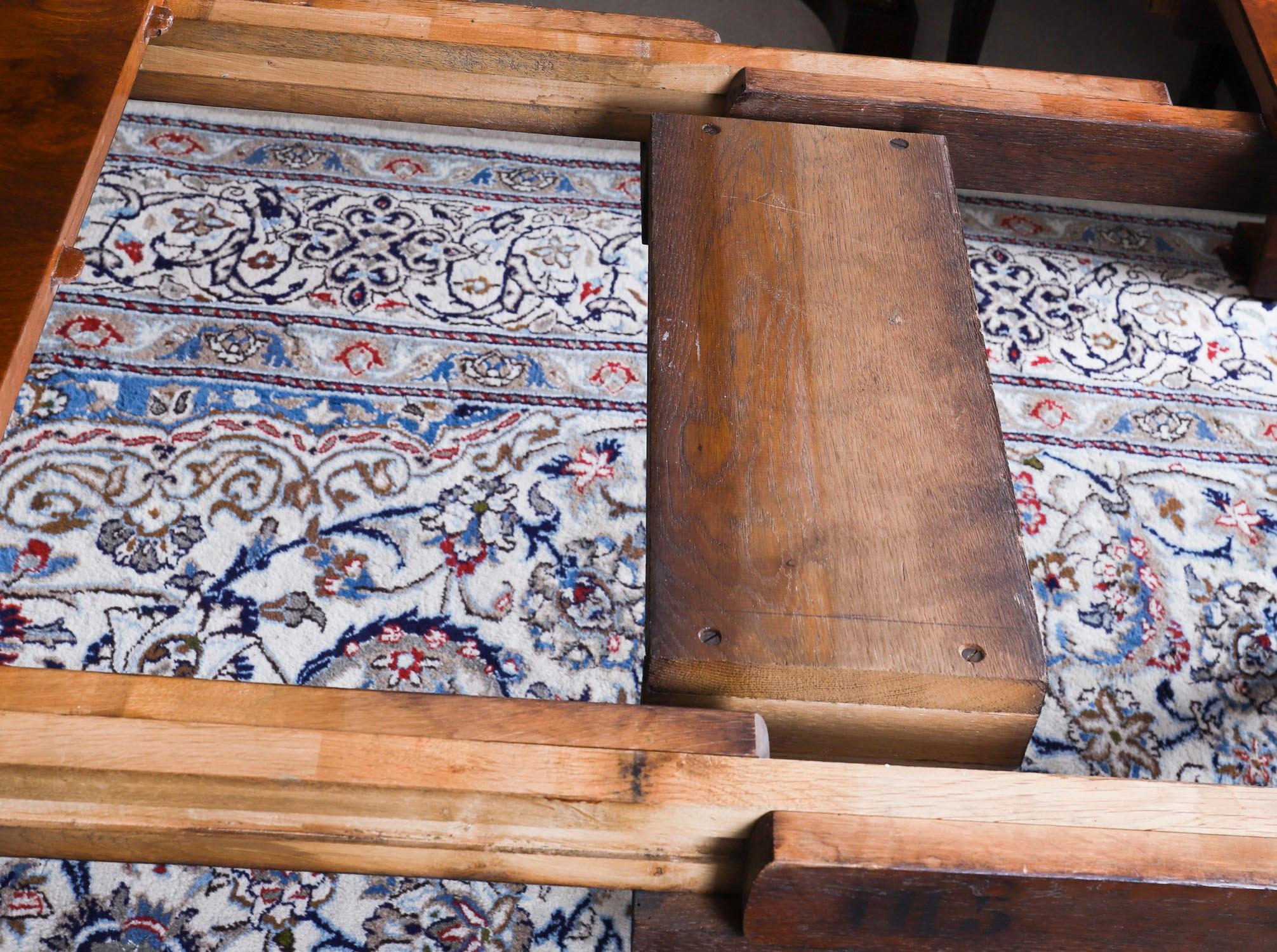 Vintage Französisch Empire Revival Burr Walnuss Esstisch & 6 Stühle 20. im Angebot 9