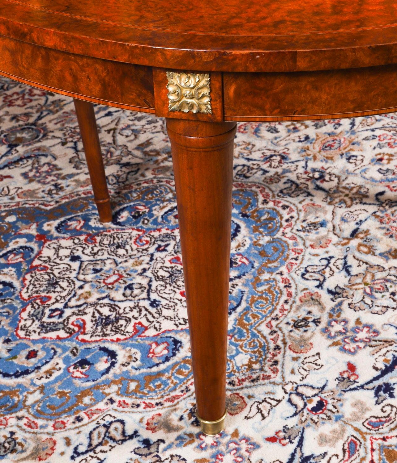 Vintage Französisch Empire Revival Burr Walnuss Esstisch & 6 Stühle 20. im Angebot 11