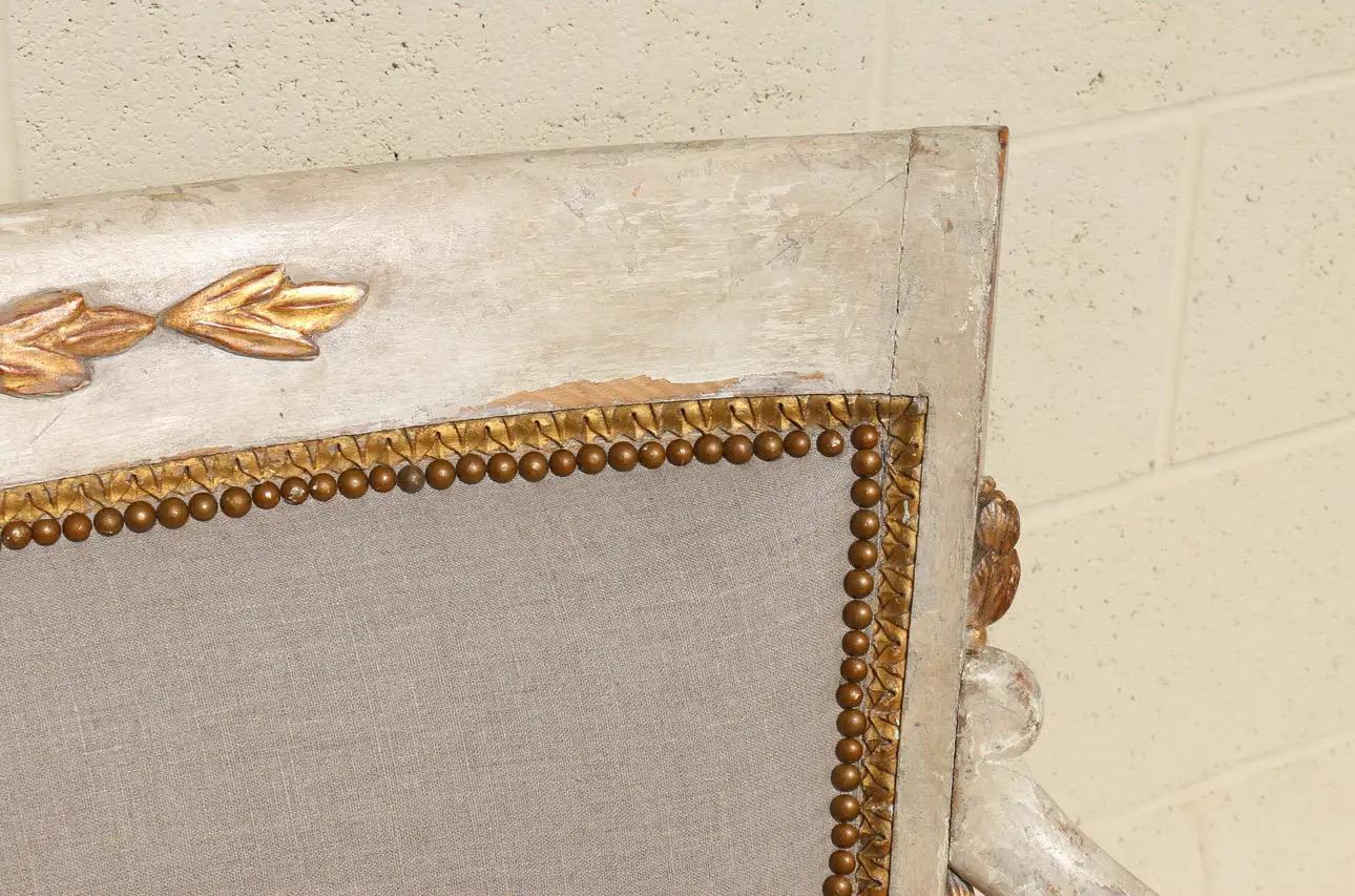 Divano impero francese vintage con braccioli a cigno intagliati In condizioni buone in vendita a North Hollywood, CA