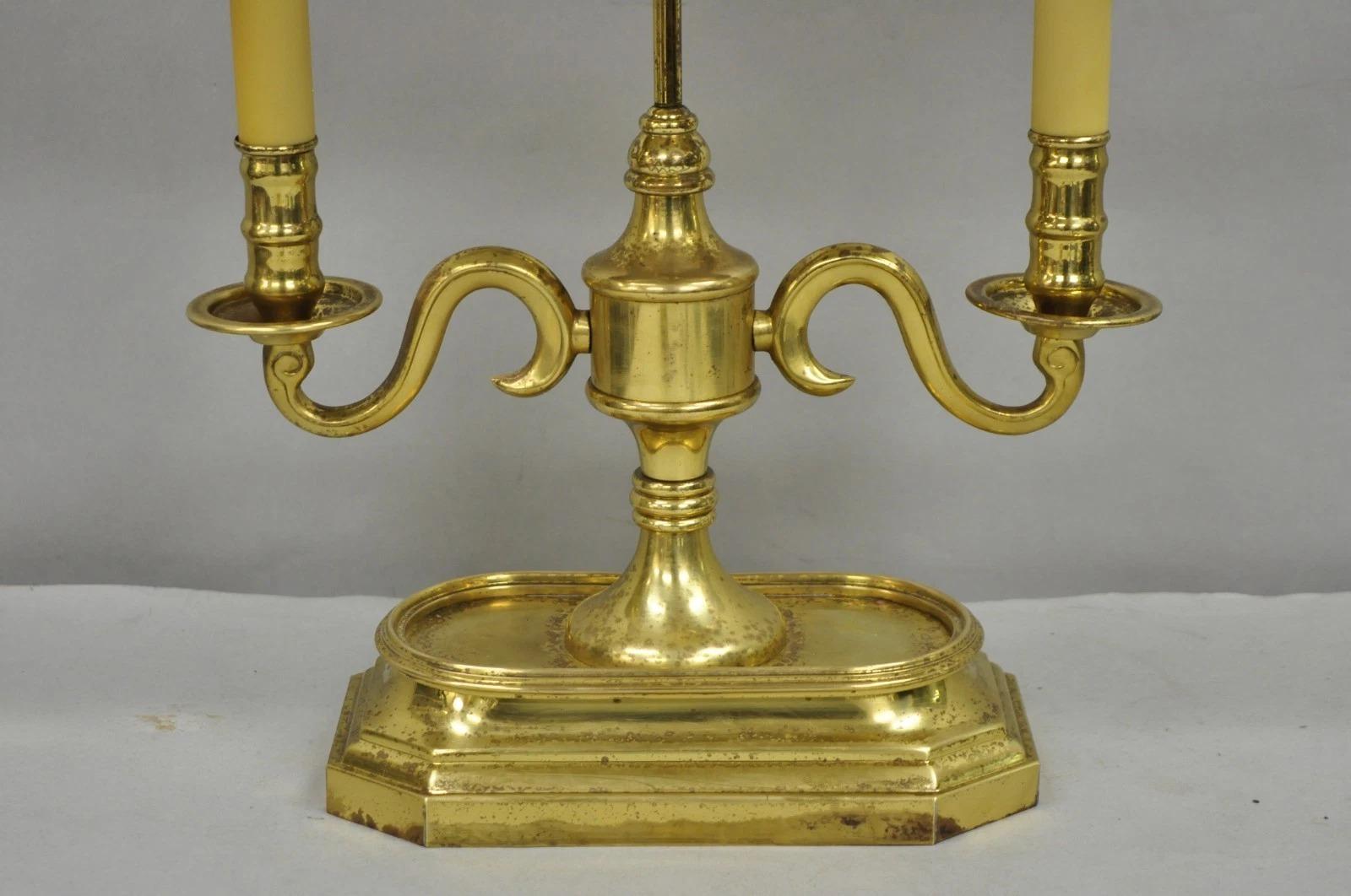 Inconnu Lampe de bureau Bouillotte en laiton avec abat-jour en tôle. en vente