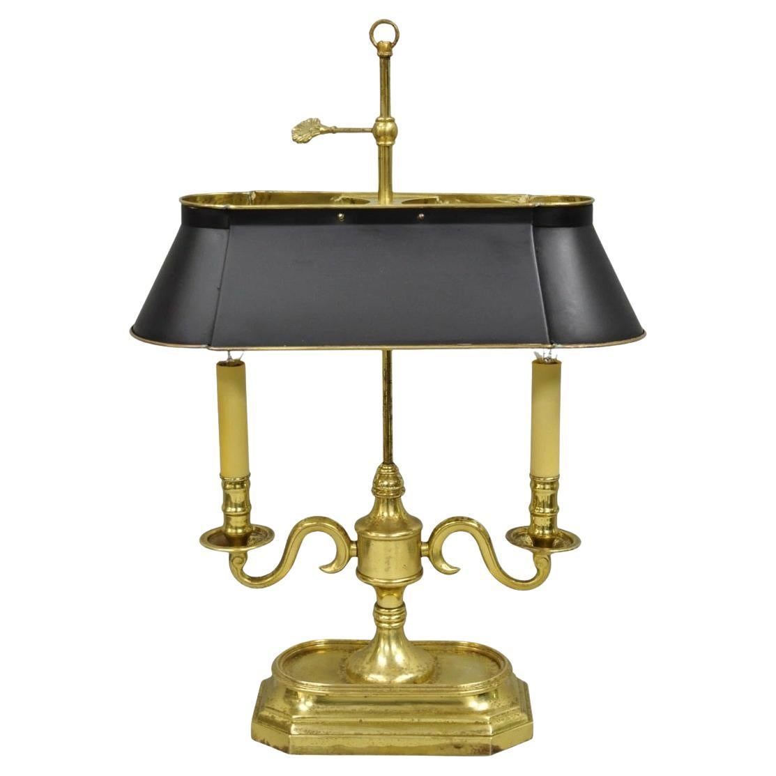 Lampe de bureau Bouillotte en laiton avec abat-jour en tôle.