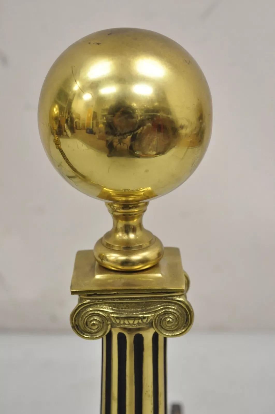 Sconosciuto Vintage francese in stile Impero, colonna a palla di cannone in ottone con piede a ramo Andirons in vendita