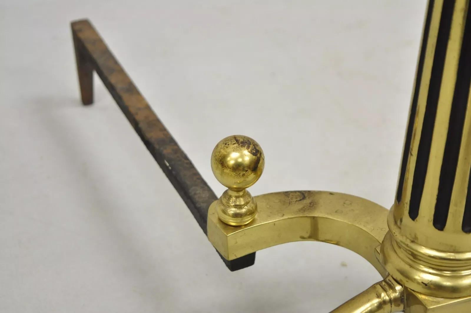 Vintage francese in stile Impero, colonna a palla di cannone in ottone con piede a ramo Andirons in vendita 2