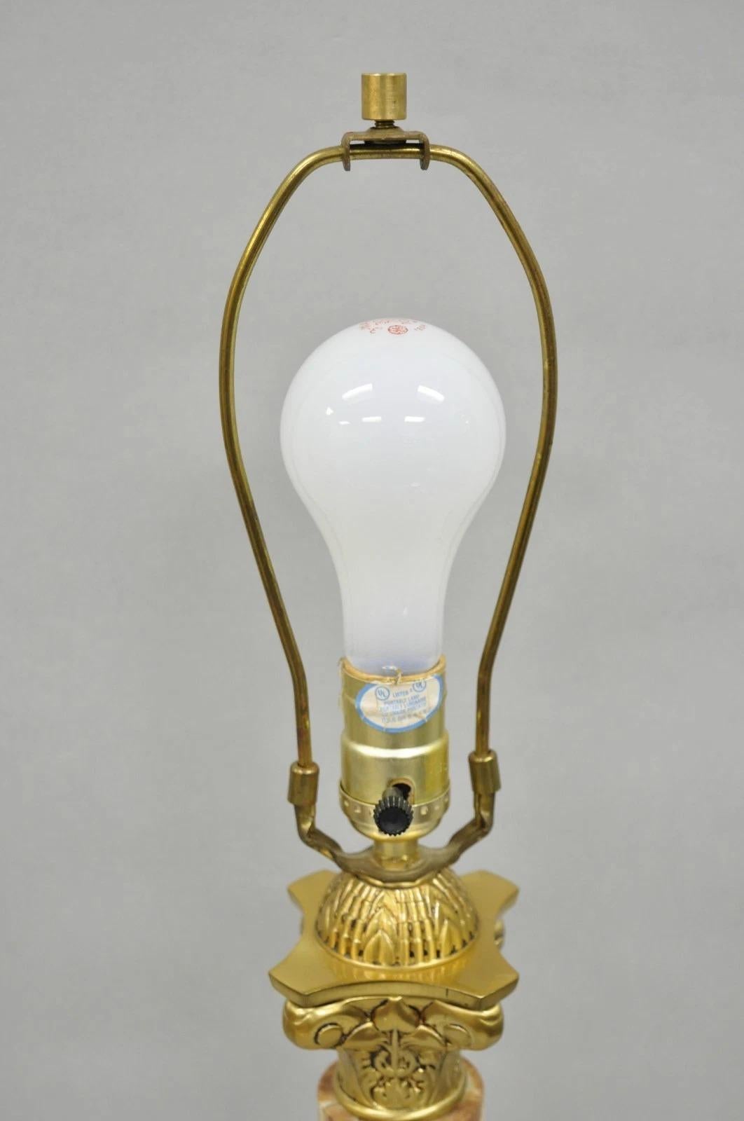 Lampada da tavolo d'epoca in stile impero francese con colonna corinzia in marmo marrone e ottone in vendita 4