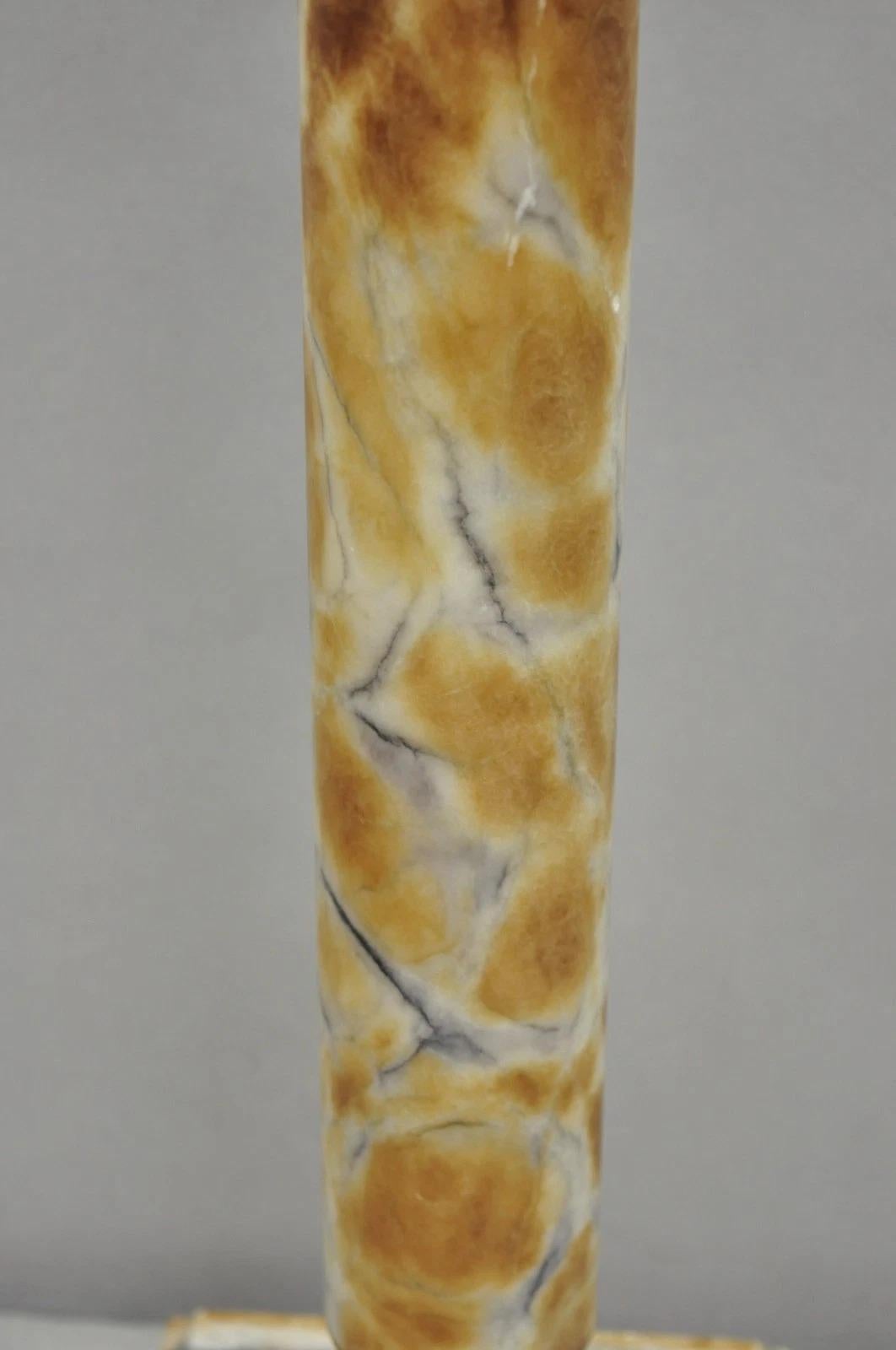 XX secolo Lampada da tavolo d'epoca in stile impero francese con colonna corinzia in marmo marrone e ottone in vendita