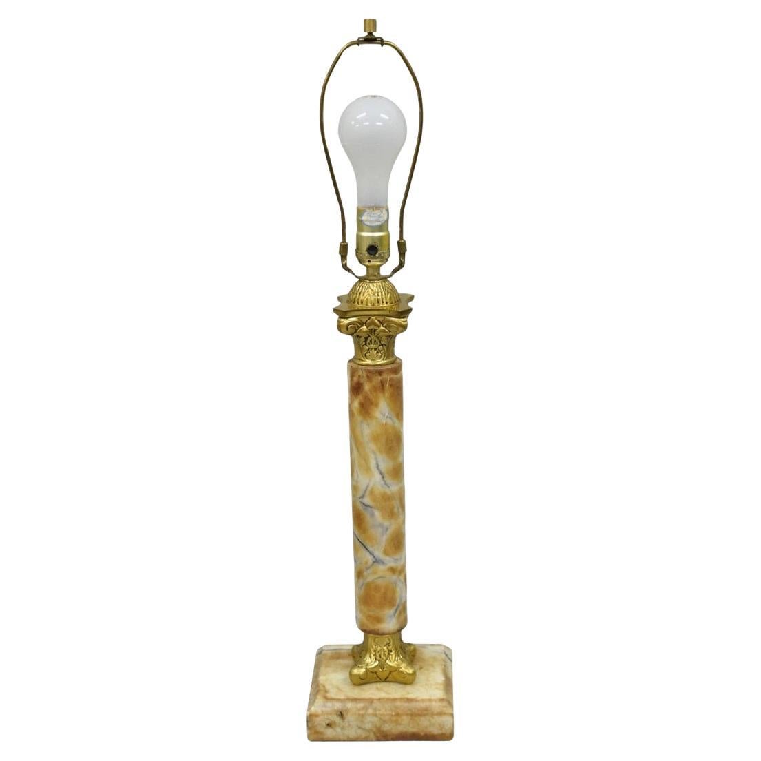 Lampada da tavolo d'epoca in stile impero francese con colonna corinzia in marmo marrone e ottone in vendita