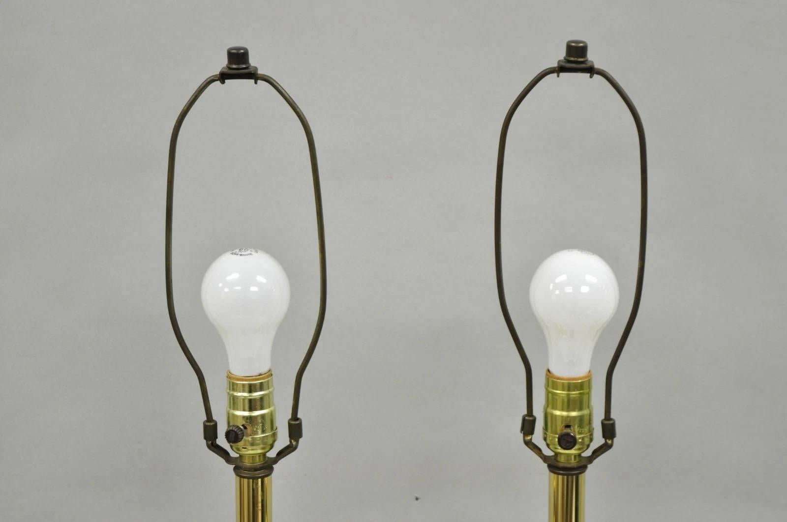 Paire de lampes de table à colonne en laiton bruni de style Empire en vente 1