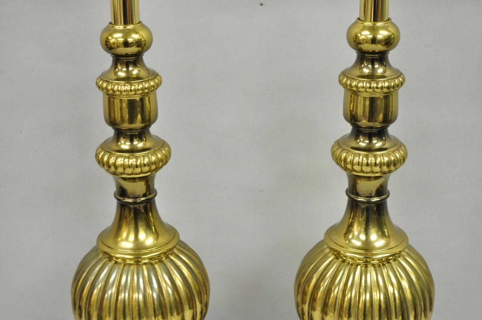 Paire de lampes de table à colonne en laiton bruni de style Empire en vente 2