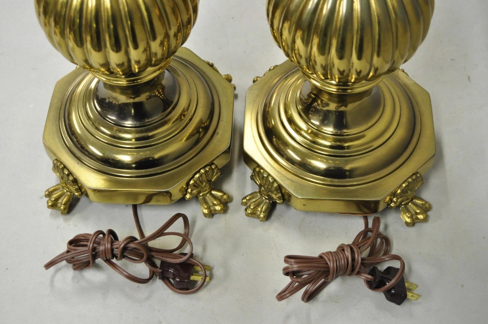 Paire de lampes de table à colonne en laiton bruni de style Empire en vente 3