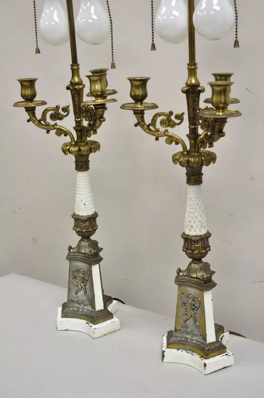 Stile impero Lampade da tavolo in ottone a candelabro in stile impero francese d'epoca - una coppia in vendita
