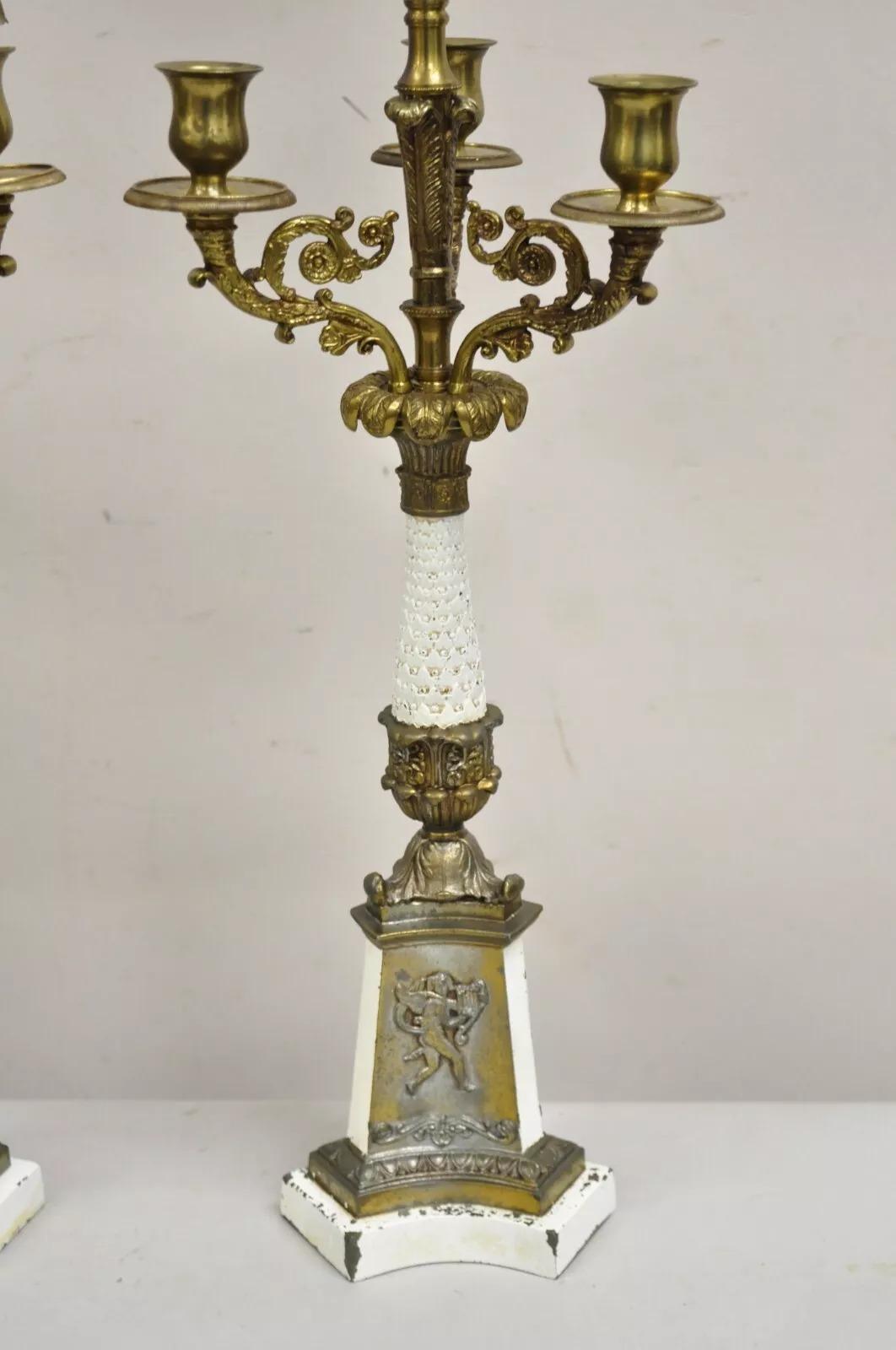 Sconosciuto Lampade da tavolo in ottone a candelabro in stile impero francese d'epoca - una coppia in vendita