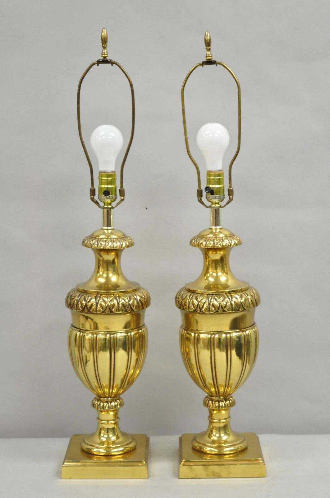Lampade da tavolo a forma di urna in metallo dorato e ottone in stile impero francese d'epoca - una coppia in vendita 5