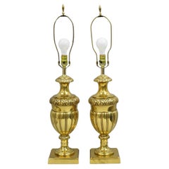 Lámparas de mesa de metal dorado en forma de urna de estilo Imperio francés vintage - un par
