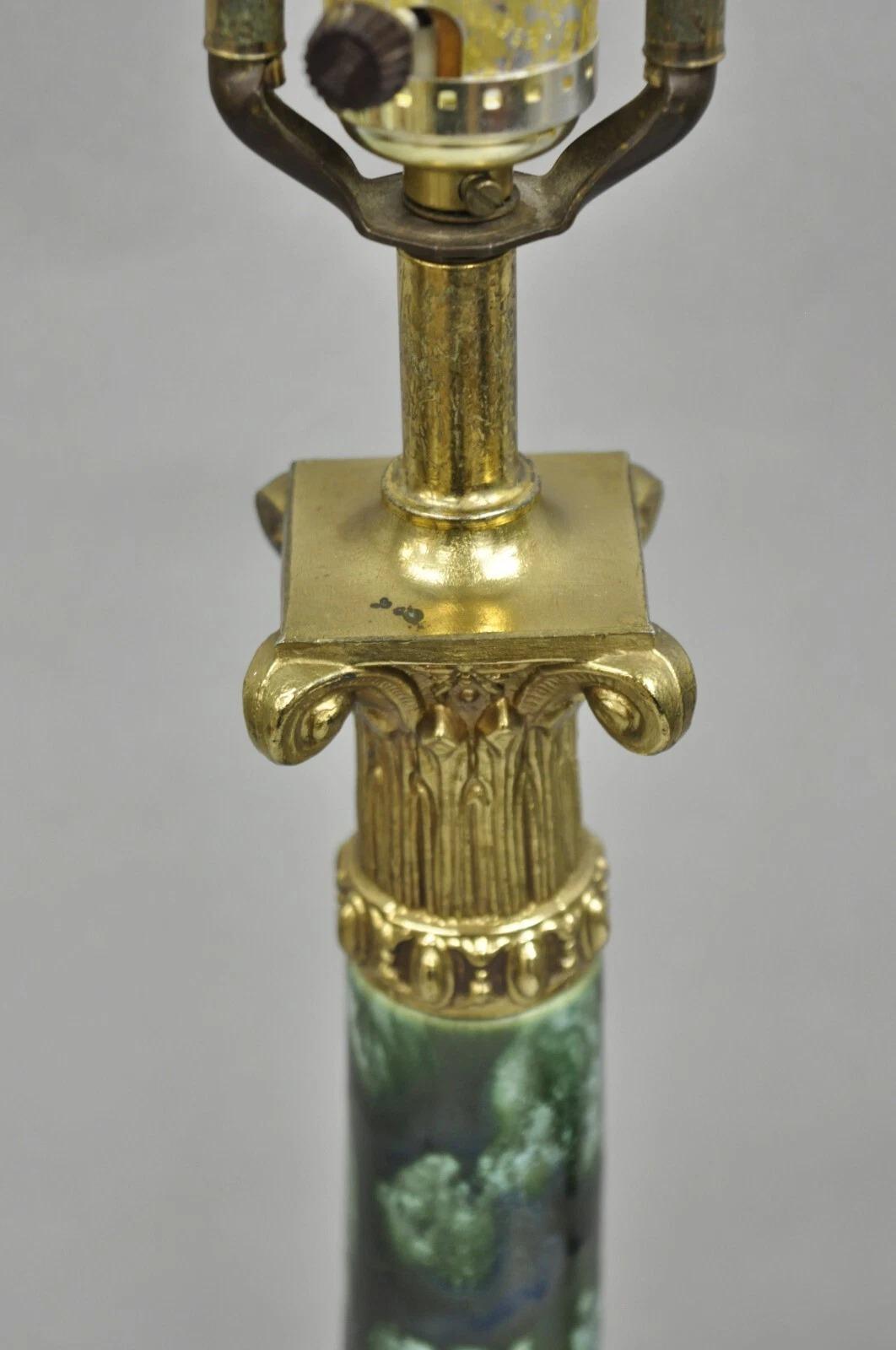 Paire de lampes de table à colonne en porcelaine peinte en vert, de style Empire. en vente 4