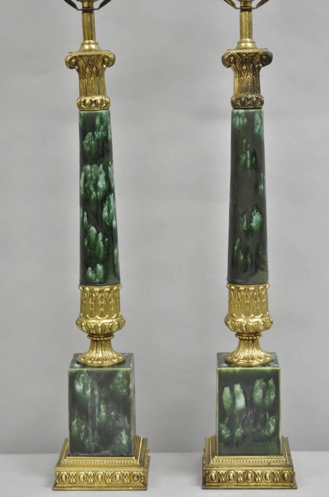 Paire de lampes de table à colonne en porcelaine peinte en vert, de style Empire. en vente 5