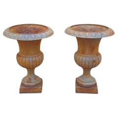 Jardineras grandes de hierro fundido con forma de urna de 30" de estilo Imperio francés vintage - Pareja
