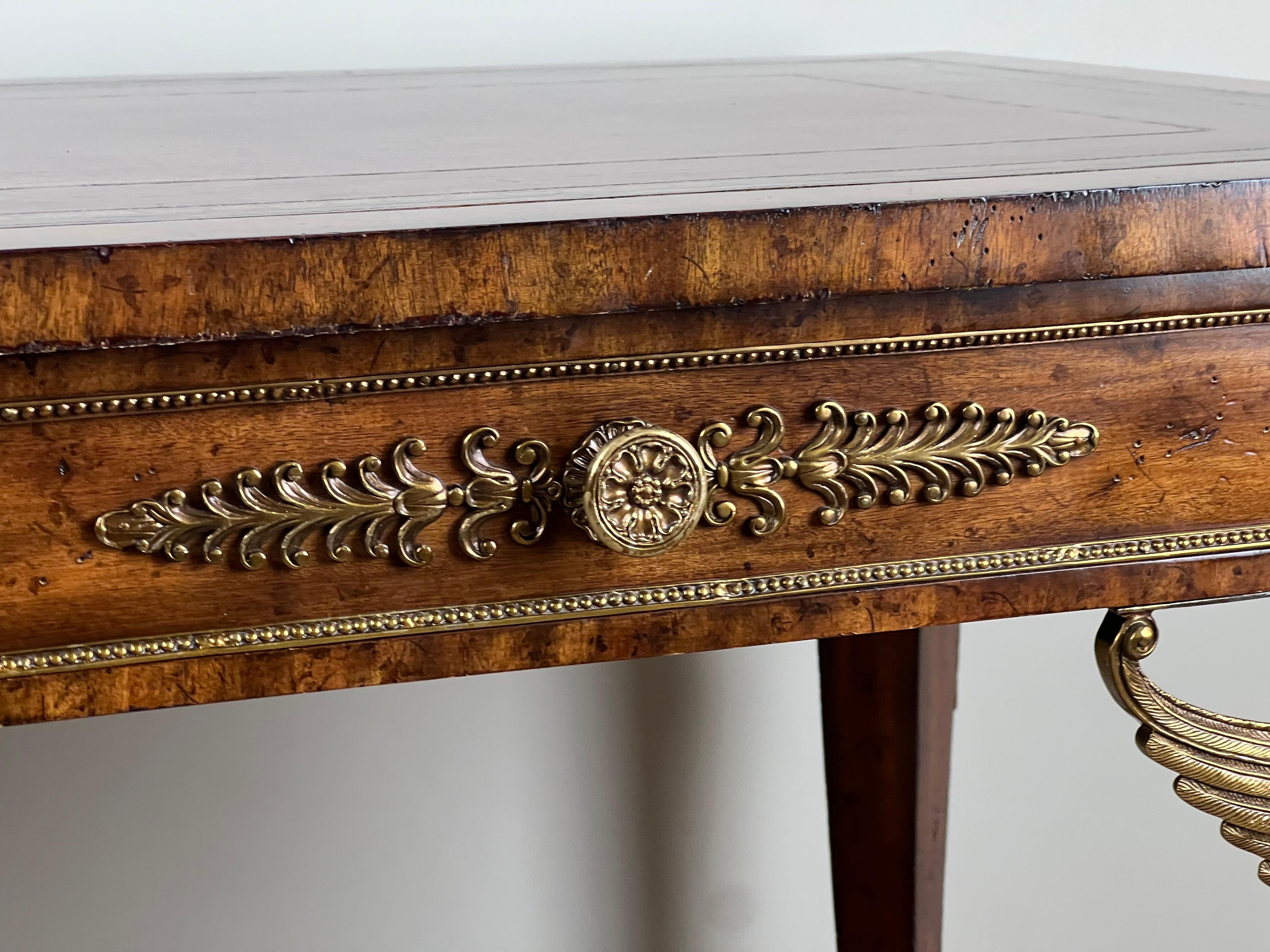 Vintage Französisch Empire Stil Partner Schreibtisch von Maitland Smith (Goldbronze) im Angebot