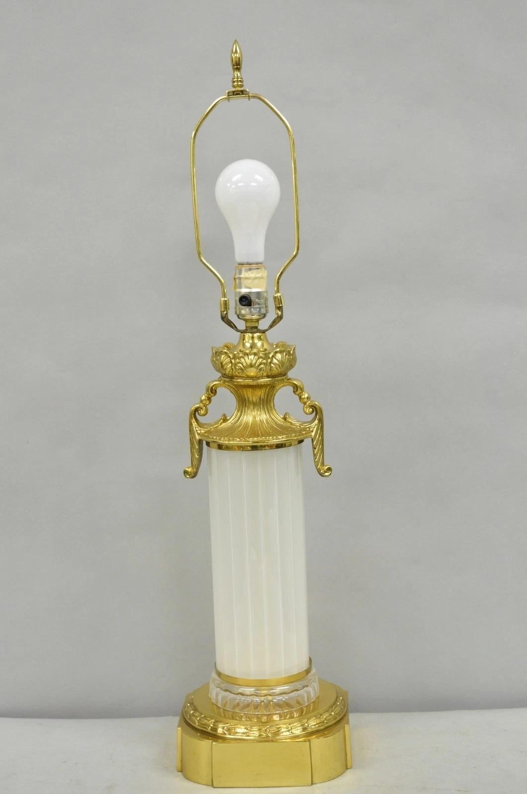 Vintage French Empire Style Ribbed Glass Column Gold Table Lamp Made in Poland en vente 4