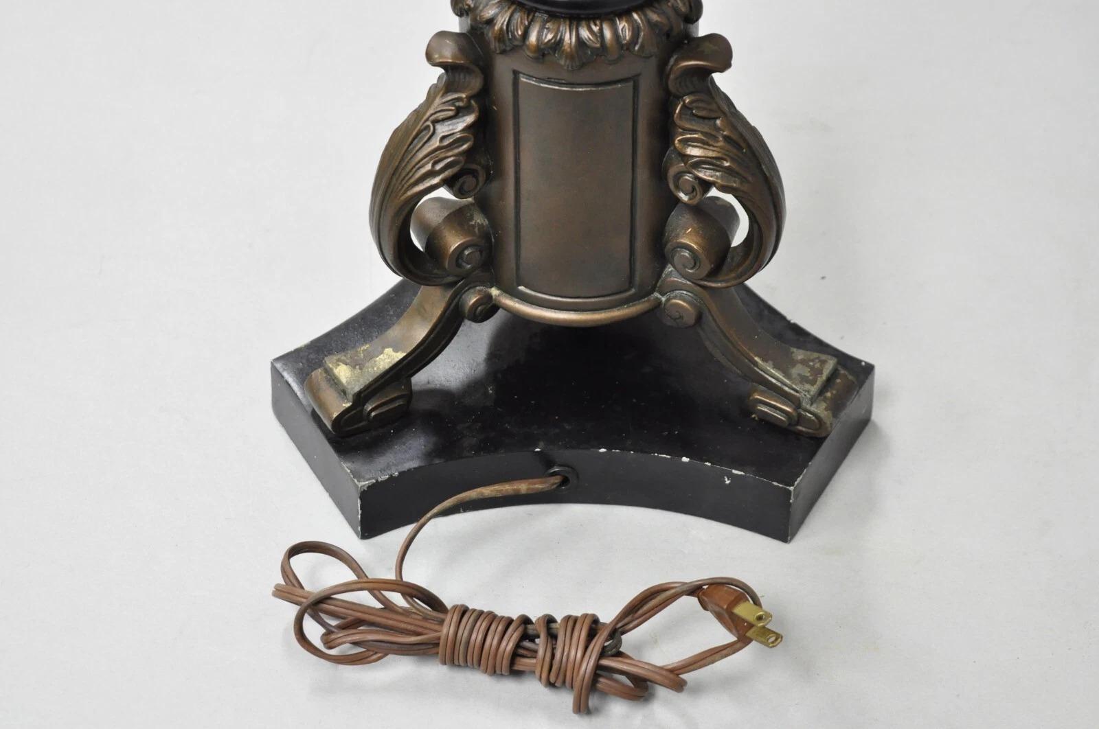 Lampada da tavolo a forma di colonna in metallo con finitura in bronzo, vintage French Empire in vendita 3
