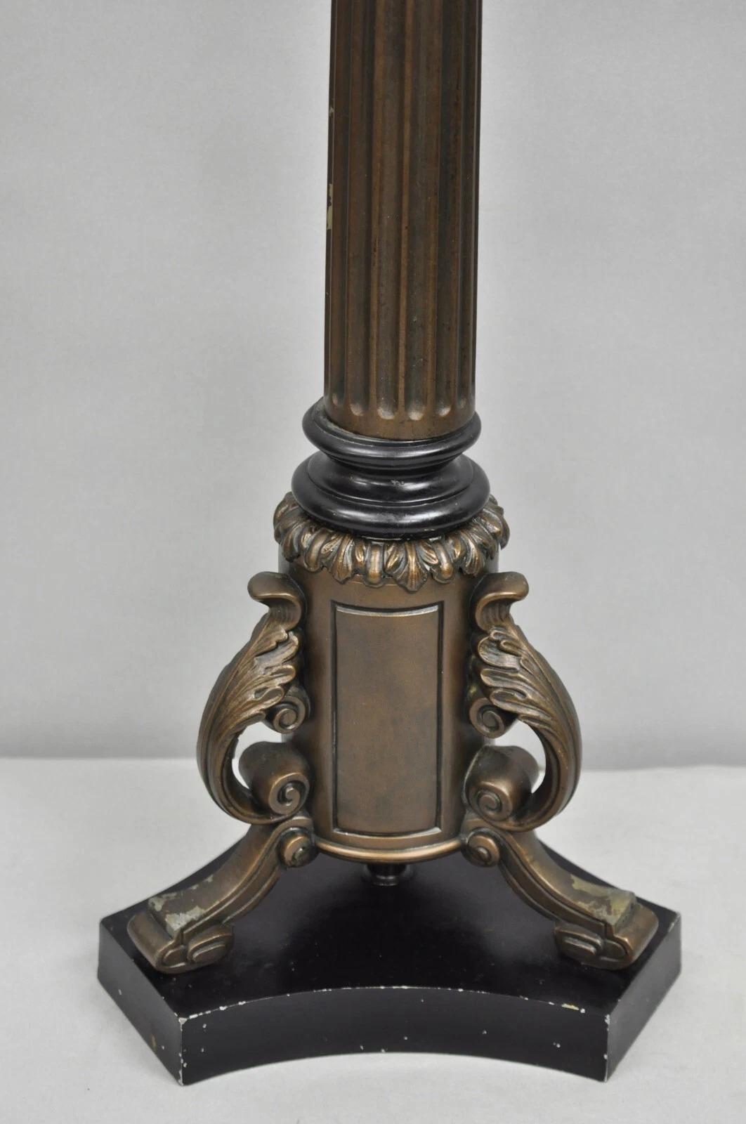 Metallo Lampada da tavolo a forma di colonna in metallo con finitura in bronzo, vintage French Empire in vendita