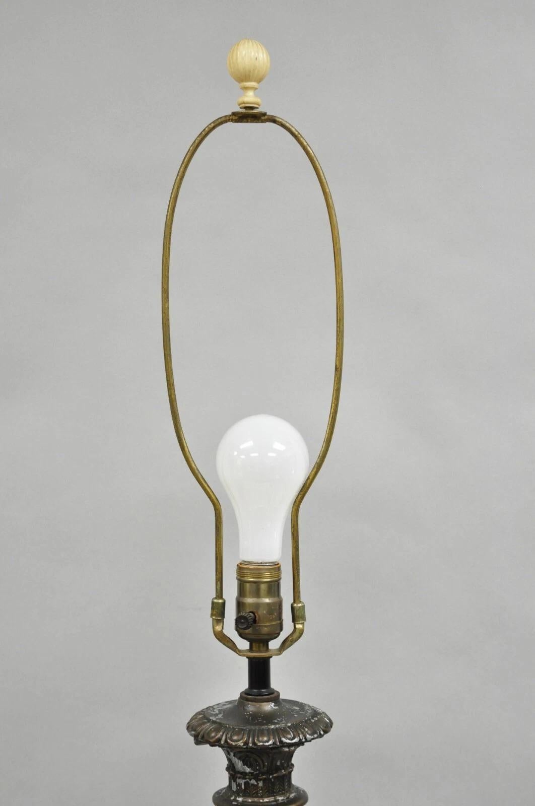 Lampada da tavolo a forma di colonna in metallo con finitura in bronzo, vintage French Empire in vendita 1