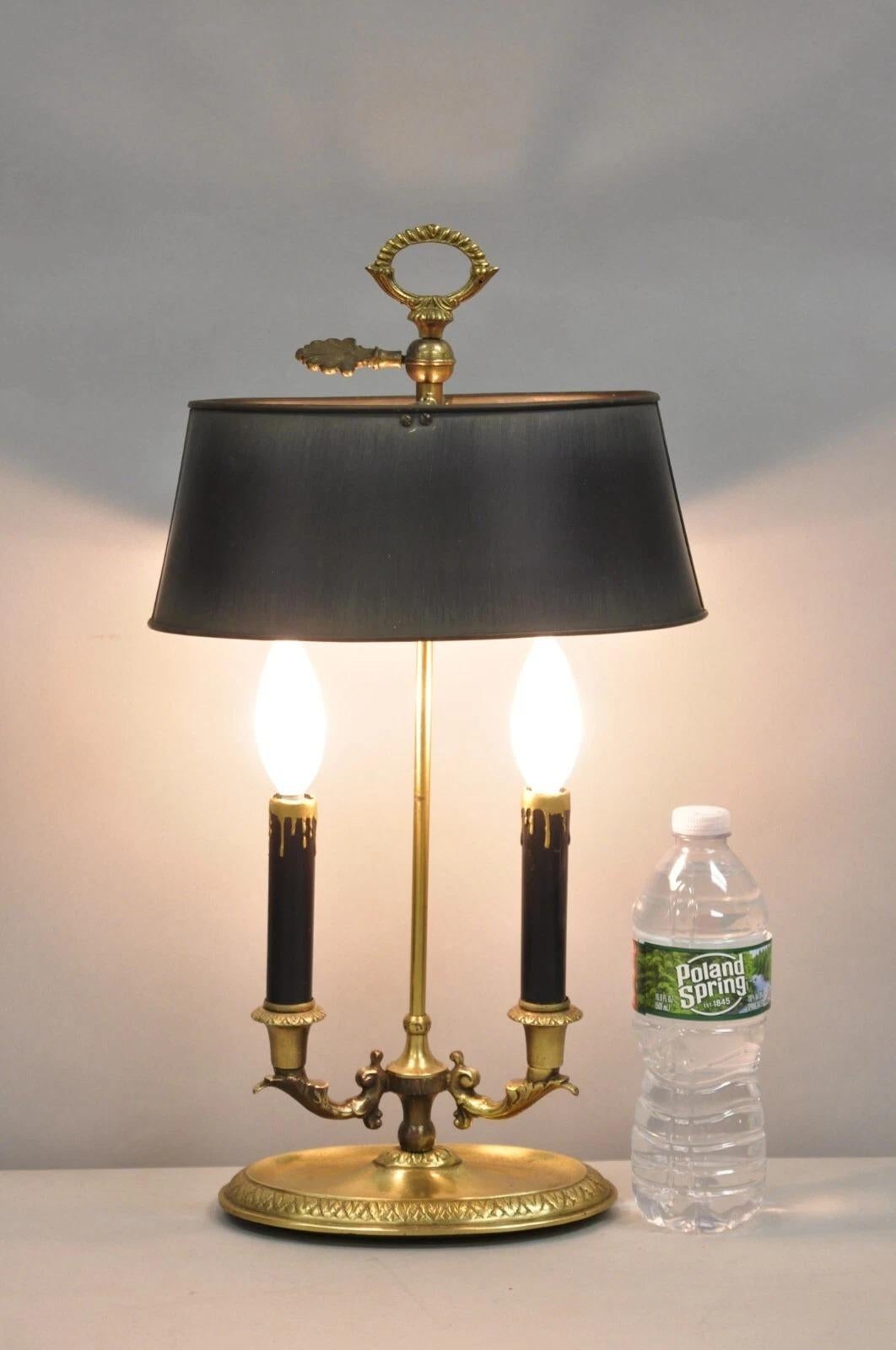 Inconnu Lampe de bureau Empire en métal à abat-jour ovale, petite bouillotte en laiton en vente