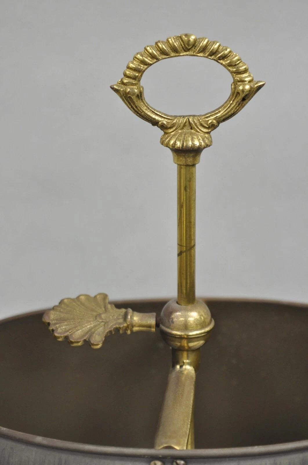 Lampe de bureau Empire en métal à abat-jour ovale, petite bouillotte en laiton Bon état - En vente à Philadelphia, PA